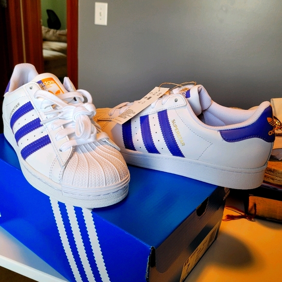 Sneakers - Picture 1 of 6